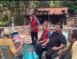 Kebakaran Menghanguskan Rumah Kakek Nurjam, PMI dan Camat Sulang Turun Tangan Berikan Bantuan