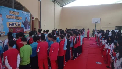 MPLS SMAN 1 Sigaluh Perkuat Disiplin dengan Latihan Bersama TNI