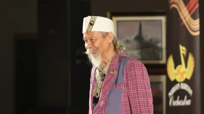 Papi Loe Meningkatkan Kepedulian Sosial Lewat Seni dan Musik