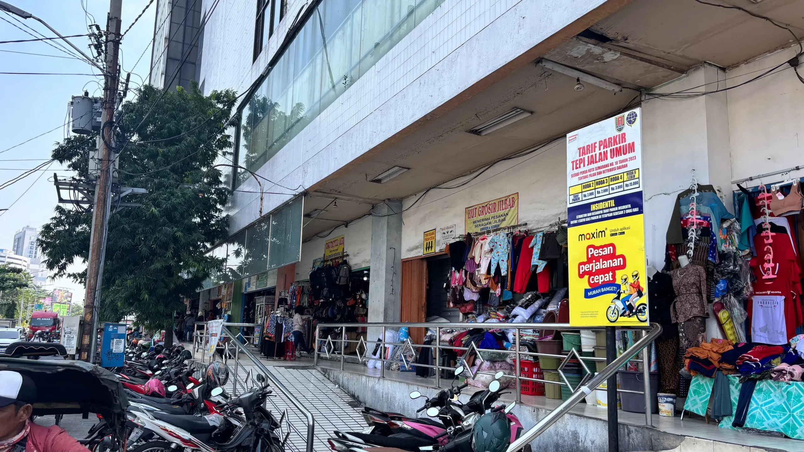 Pedagang Pasar Johar Menghadapi Tantangan dari Maraknya Marketplace