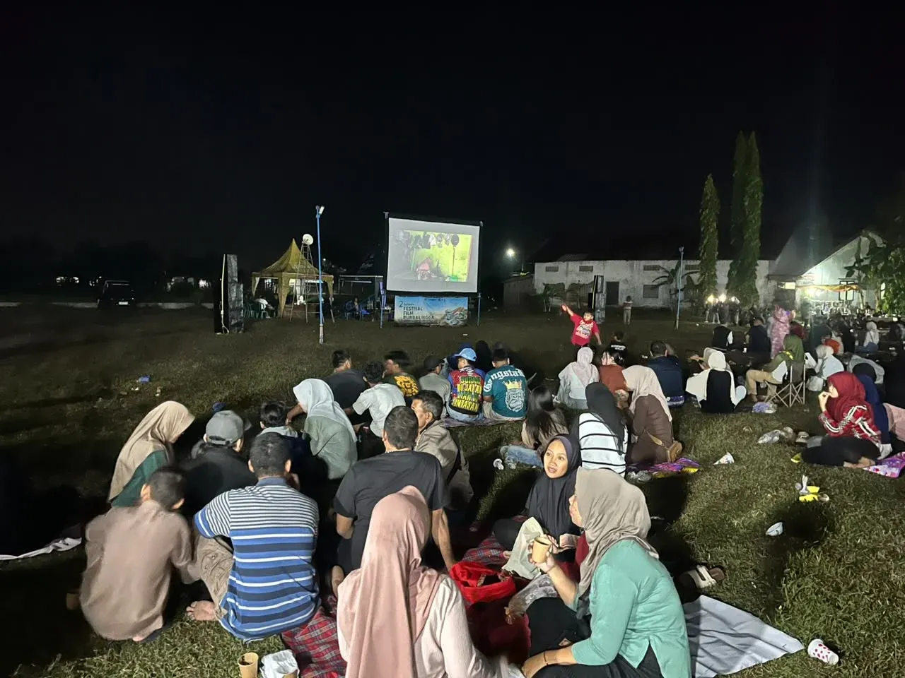 Ratusan Warga Nikmati Layar Tanjleb Festival Film Purbalingga 2026