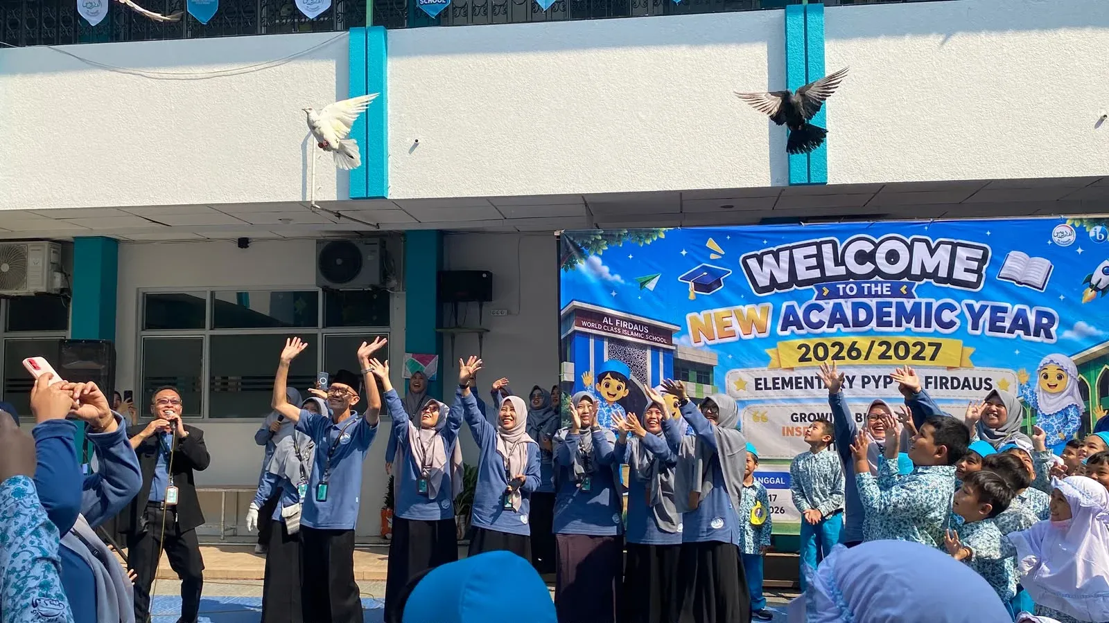 SD Al-Firdaus Solo Menghadirkan Inovasi MPLS dengan Lepas Burung Merpati