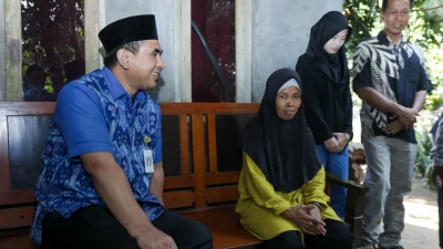 Wagub Jateng Disambangi Sailah Setelah Rumahnya Diperbaiki